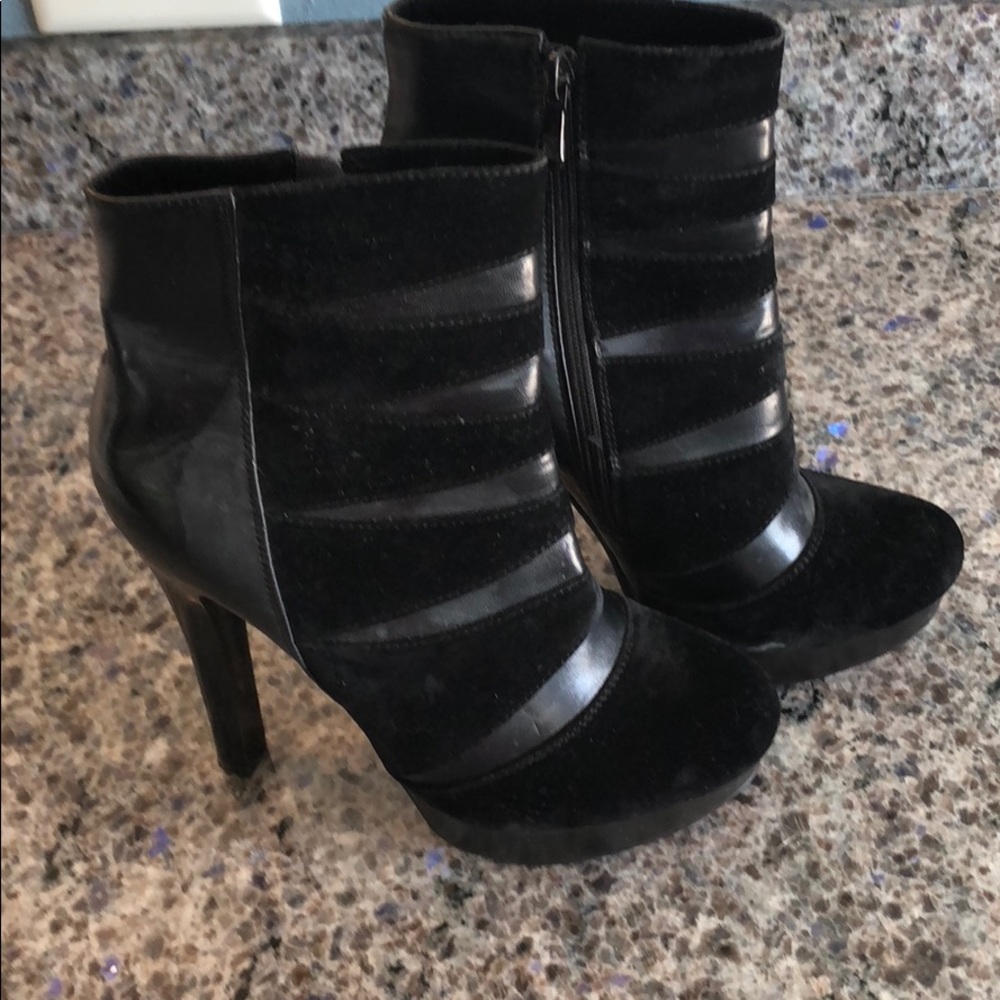 Black boots with red soles